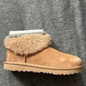 Uggs kids ultra mini maxi curly size 5
